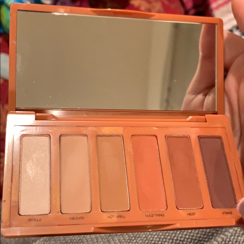 Urban decay petite heat palette - Picture 2 of 3